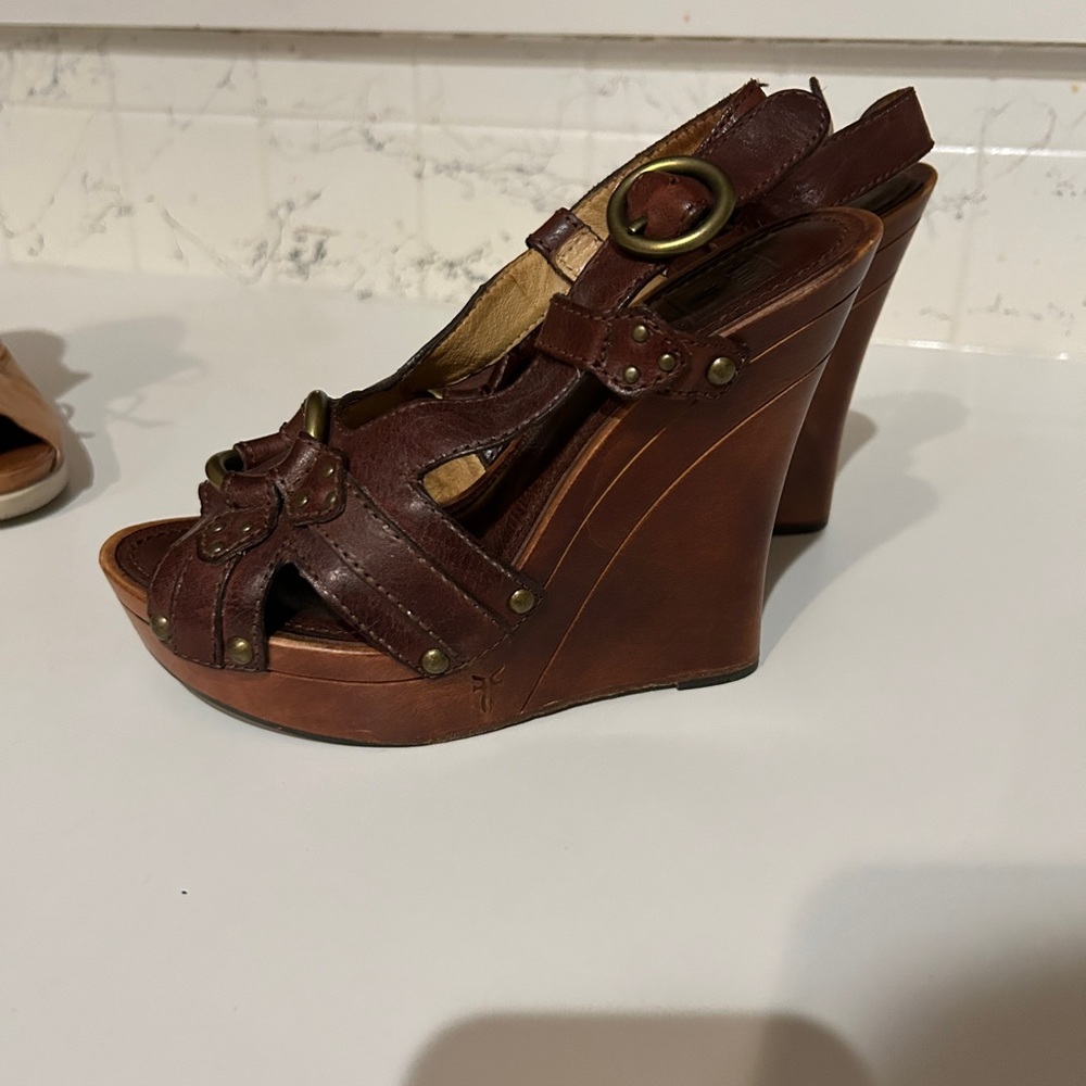 Cutest wooden wedges, extremely comfortable. Gently worn condition
